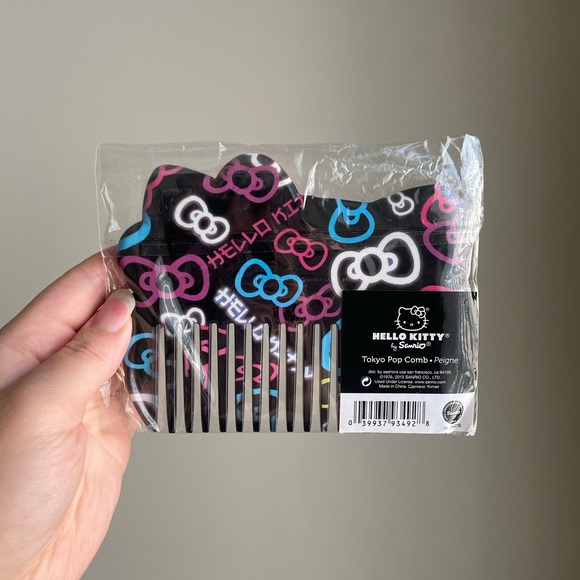 🆕NWT Hello Kitty x Sephora Tokyo Pop Wide Tooth Comb, Red/Black - Picture 4 of 4
